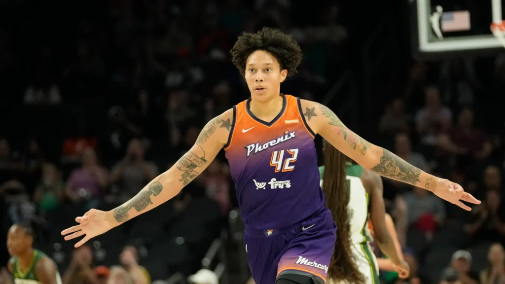 WNBA : Le Mercury enchaîne une cinquième victoire, écrase un Sky en chute libre