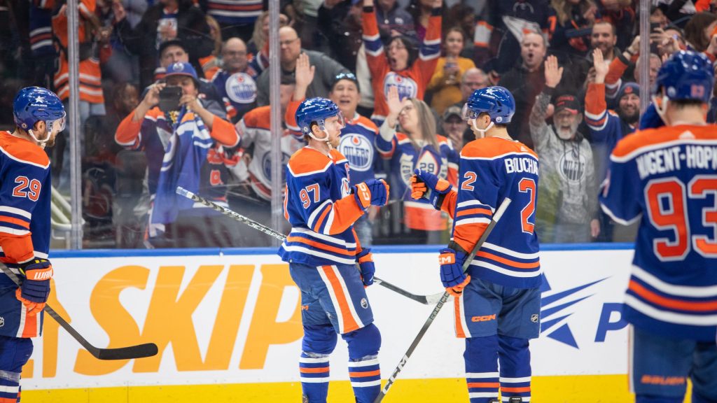 NHL : Les Oilers en négociation avec Evan Bouchard