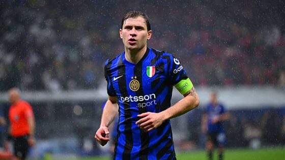 Nicolo Barella, visage grave, en maillot de l’Inter, peu après la défaite 5‑0 en finale de Ligue des Champions contre le PSG.