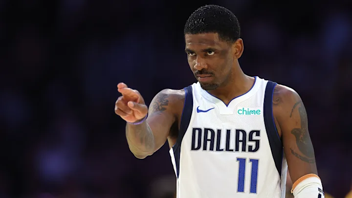 Kyrie Irving en tenue des Dallas Mavericks