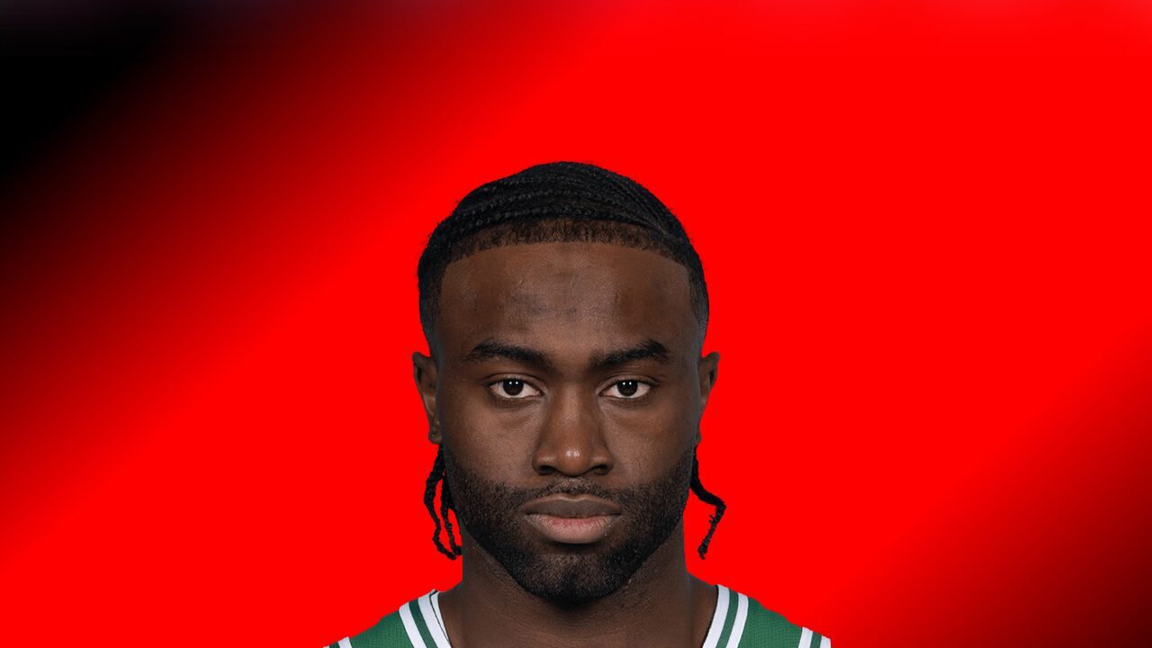 Les Celtics préfèrent conserver Jaylen Brown et Derrick White plutôt que de les échanger