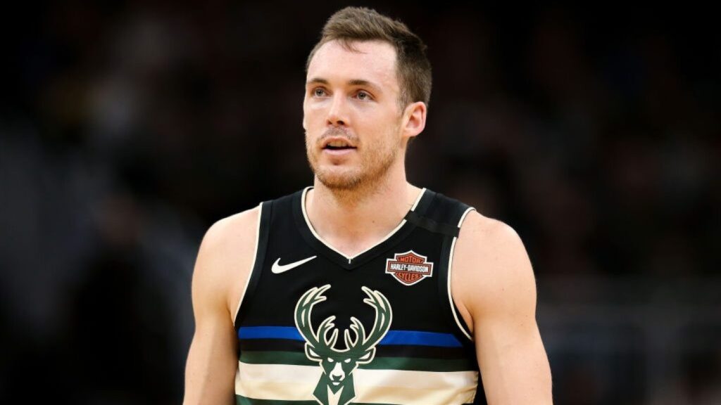 NBA : Pat Connaughton des Bucks prolonge pour la saison 2025/26
