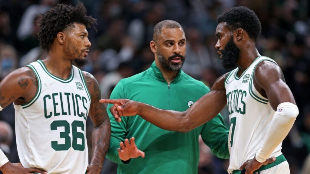 Les Celtics préfèrent conserver Jaylen Brown et Derrick White plutôt que de les échanger