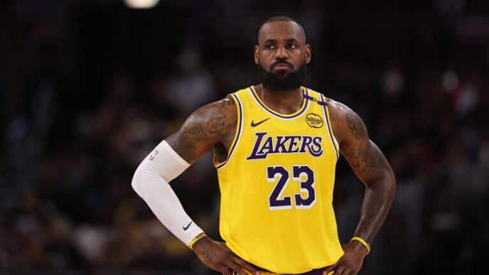 NBA – LeBron James chez les Lakers en 2025–26 ? Les Cavs devront attendre… et on parie qu’il ne bougera pas