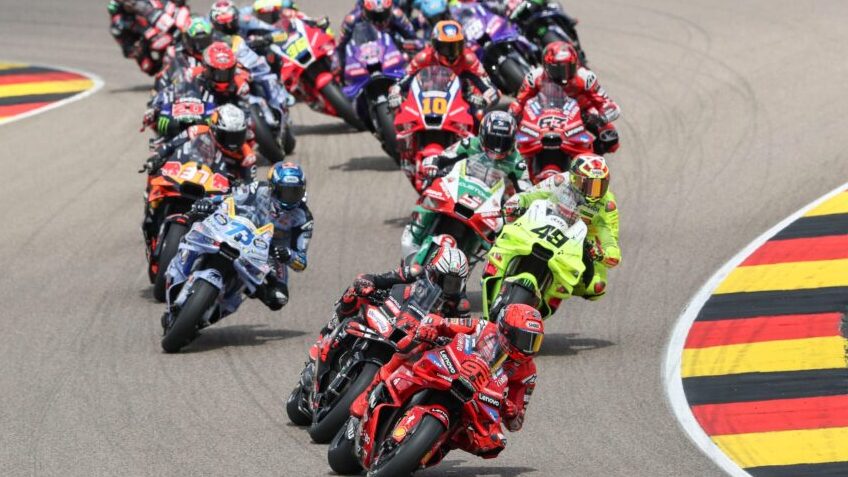 GP d’Allemagne MotoGP : Marquez triomphe dans un chaos mécanique, seuls 10 pilotes à l’arrivée
