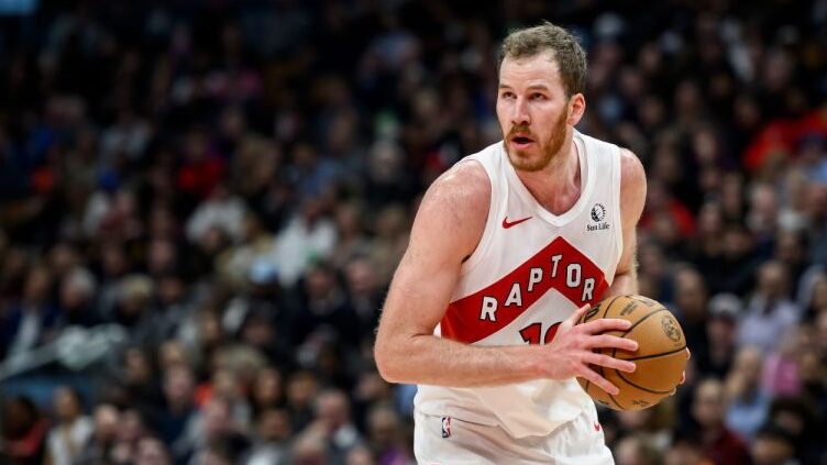 NBA : Jakob Poeltl prolonge avec les Raptors pour 4 ans et 104 millions – un coup de maître à Toronto