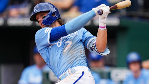 MLB : Bobby Witt Jr. glisse magistralement pour esquiver le tag et creuse l'écart des Royals face aux Mariners