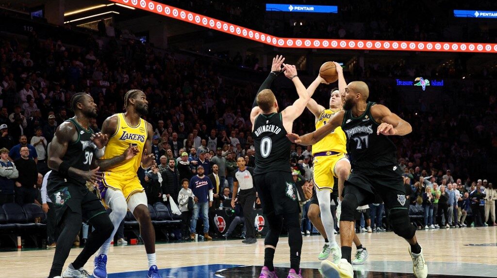 NBA : Austin Reaves au buzzer contre les Wolves !