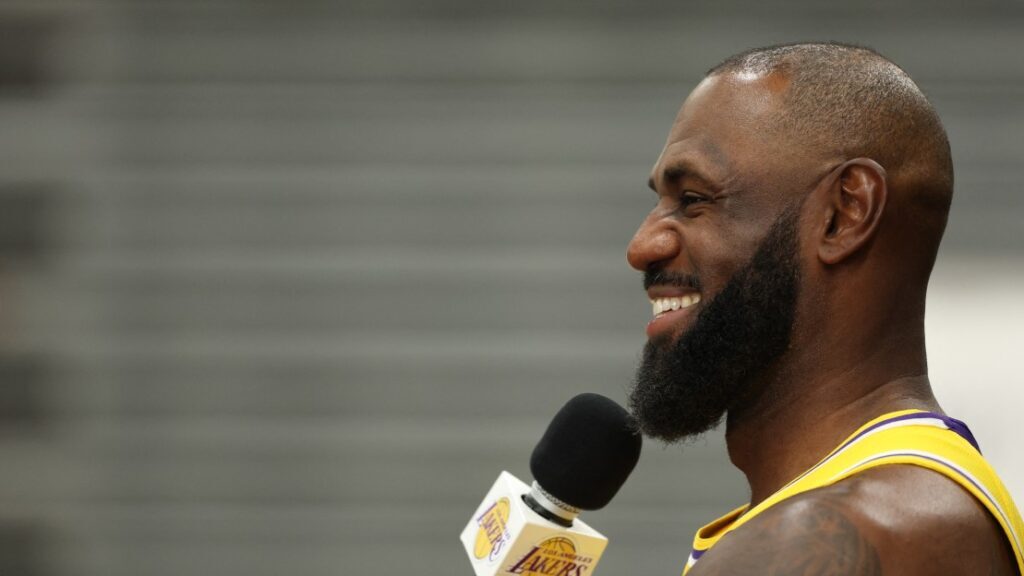 NBA: LeBron James surpasse Reggie Miller en tirs à trois points, un nouveau roi est couronné