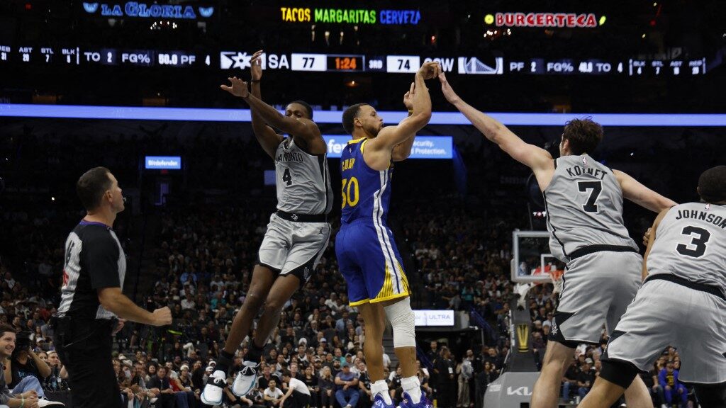 NBA : Curry de nouveau sauveur (49PTS) NBA : Curry de nouveau sauveur (49PTS)