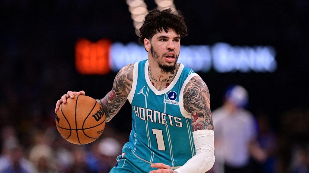 NBA : LaMelo Ball (30 points) brille face aux Lakers