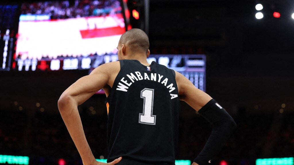 NBA :  Wembanyama prend position sur ICE aux USA