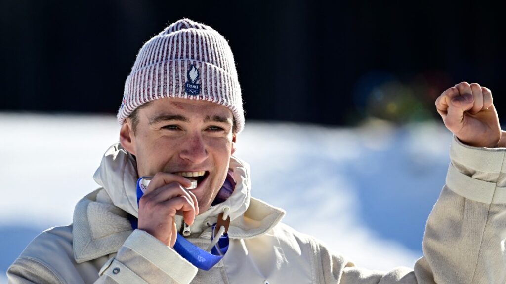 JO 2026 – Ski de fond : Mathis Desloges encore en argent, Johannes Klaebo intouchable sur le 10 km libre