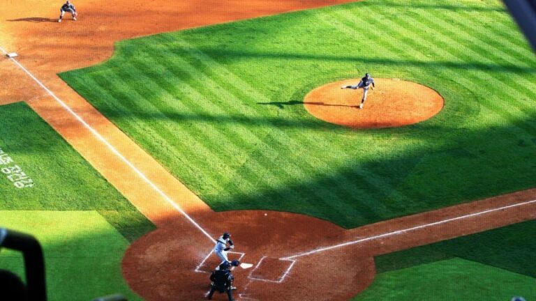 MLB : CC Sabathia immortalisé à Monument Park, le Bronx célèbre son colosse MLB : CC Sabathia immortalisé à Monument Park, le Bronx célèbre son colosse