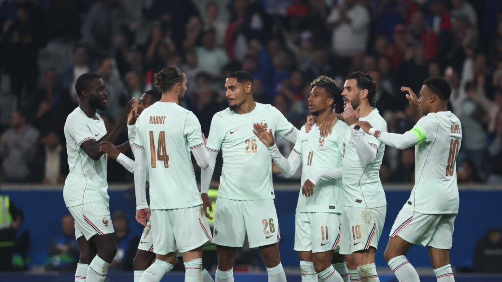 Matchs amicaux : Olise illumine les Bleus, la France termine sa préparation sur une victoire contre l’Irlande du Nord