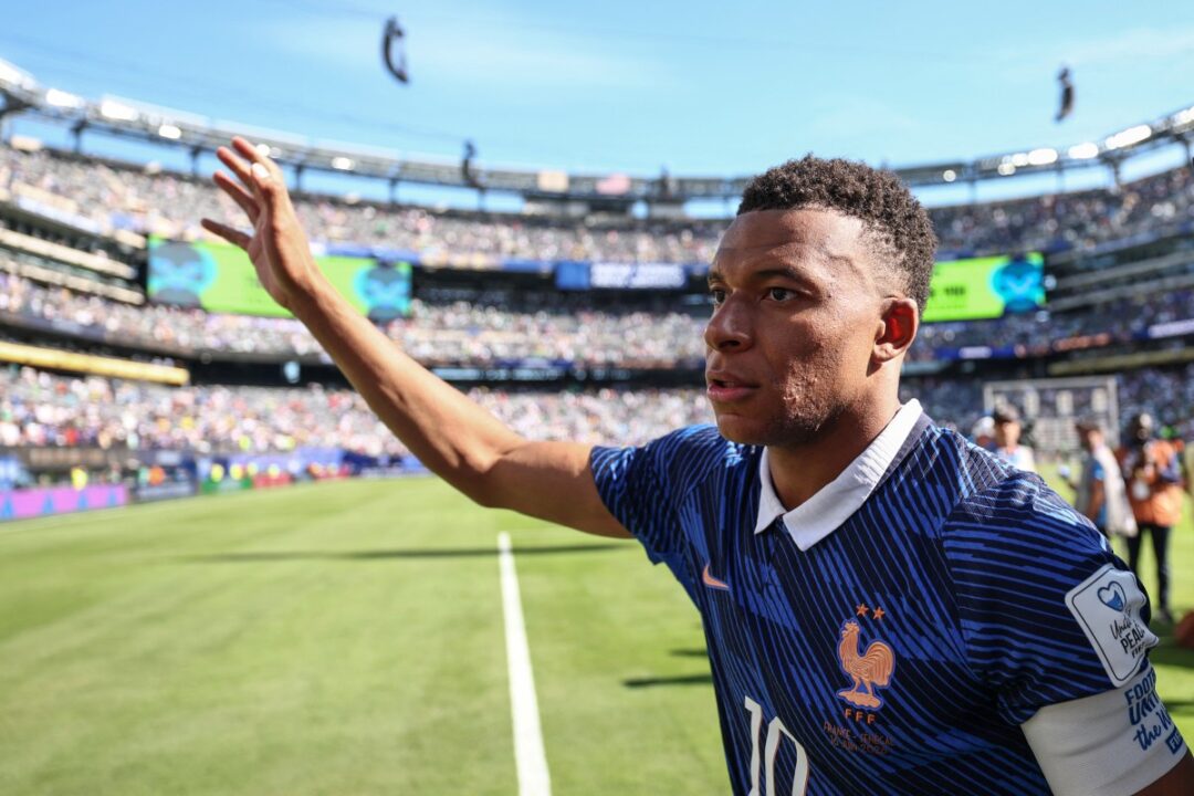 Équipe de France : Mbappé entre dans la légende avec un doublé face au Sénégal, Giroud dépassé Équipe de France : Mbappé entre dans la légende avec un doublé face au Sénégal, Giroud dépassé