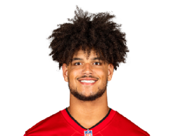 Photo de Logan Hall en NFL avec Tampa Bay Buccaneers
