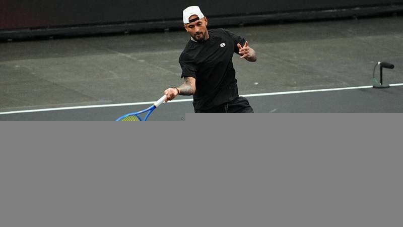 Tennis : Kyrgios suspendu après un contrôle positif à la cocaïne Nick Kyrgios lors d'un match, joueur australien suspendu après un contrôle positif à la cocaïne