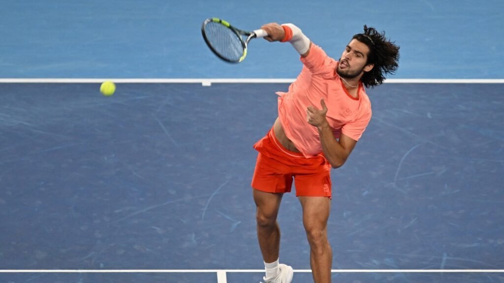 Tennis : à Tokyo, Alcaraz renverse Munar en trois sets