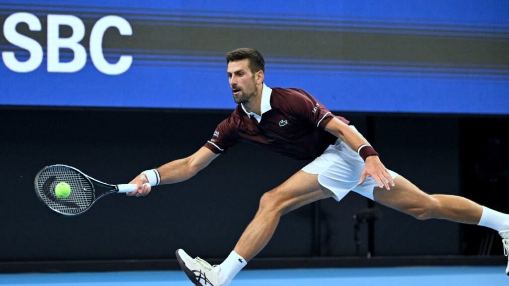 Tennis : Medvedev disqualifié, Djokovic file en finale